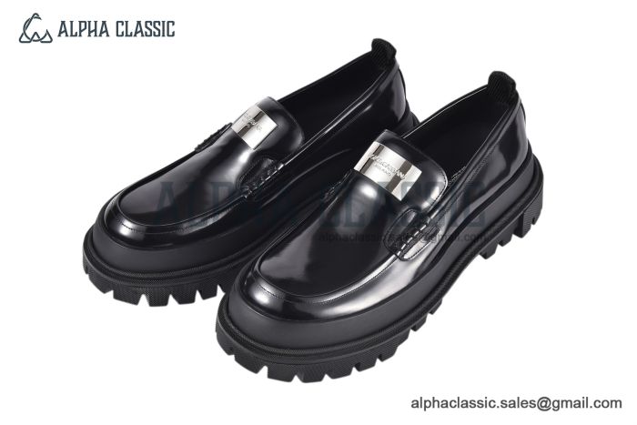 Dolce & Gabbana Hi-trekking Brushed Black Calfskin Loafers with the logo tag