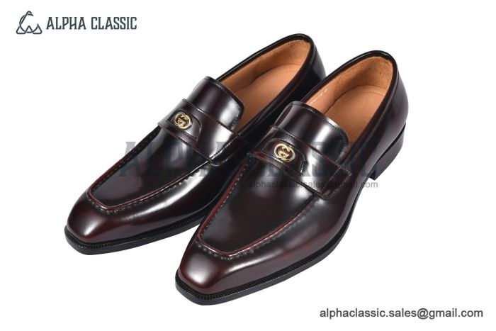 GUCCI Men's Brown Calfskin Loafers with Interlocking G