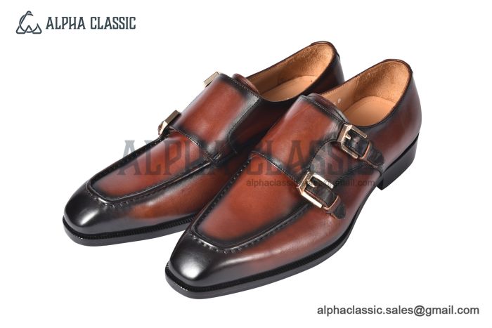 GUCCI Men's Brown Calfskin Buckle Loafers with GG