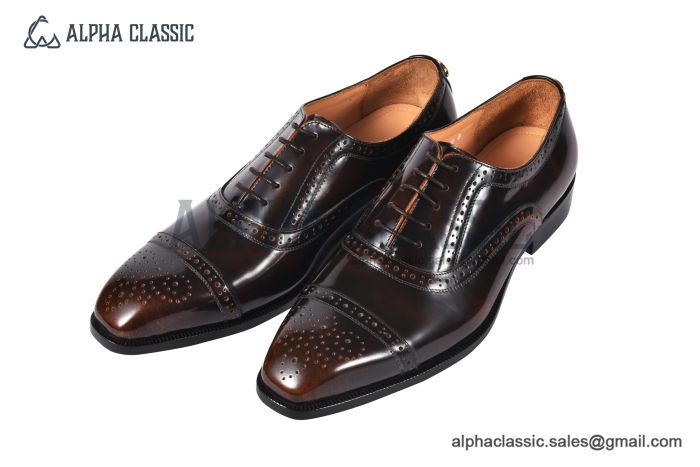 GUCCI Men's Brown Calfskin Lace-up Shoes with Brogue Details
