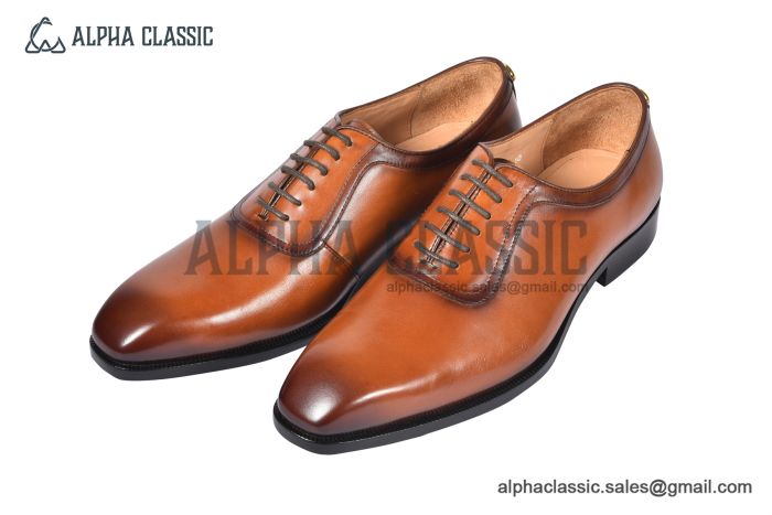 GUCCI Men's Brown Calfskin Lace-up Shoes with Interlocking G 
