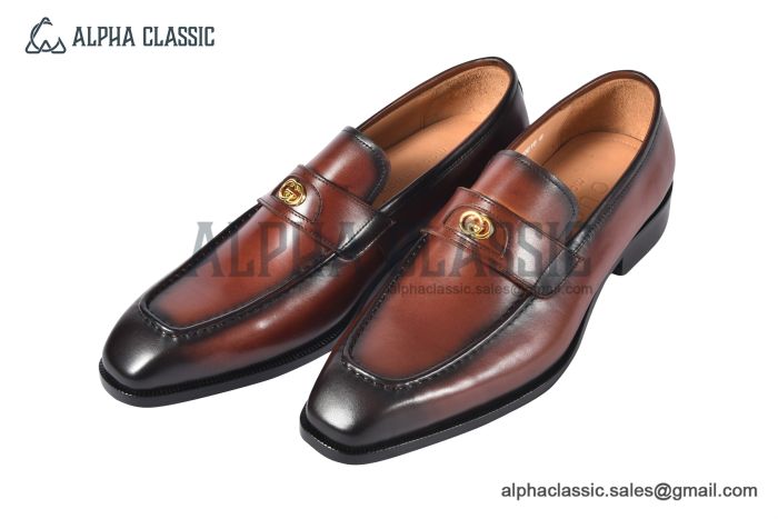 GUCCI Men's Brown Calfskin Loafers with YG Interlocking G