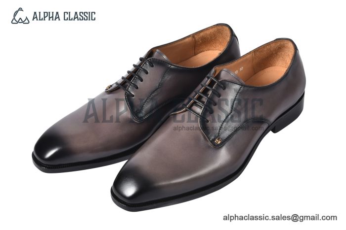 GUCCI Man's Beige Calfskin Lace-up Shoes
