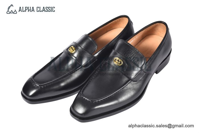 GUCCI Men's Black Calfskin Loafers with Interlocking G