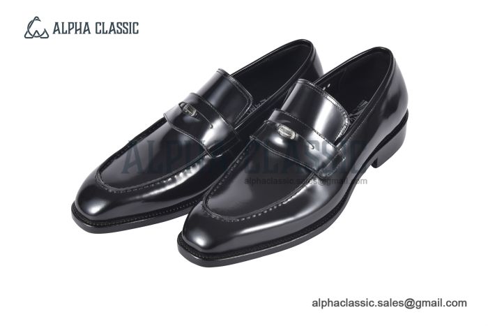 Ferragamo Black Calfskin Loafer with Mental Logo